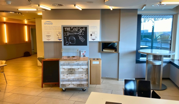voor Het oude restaurant bij Equans Zaandam